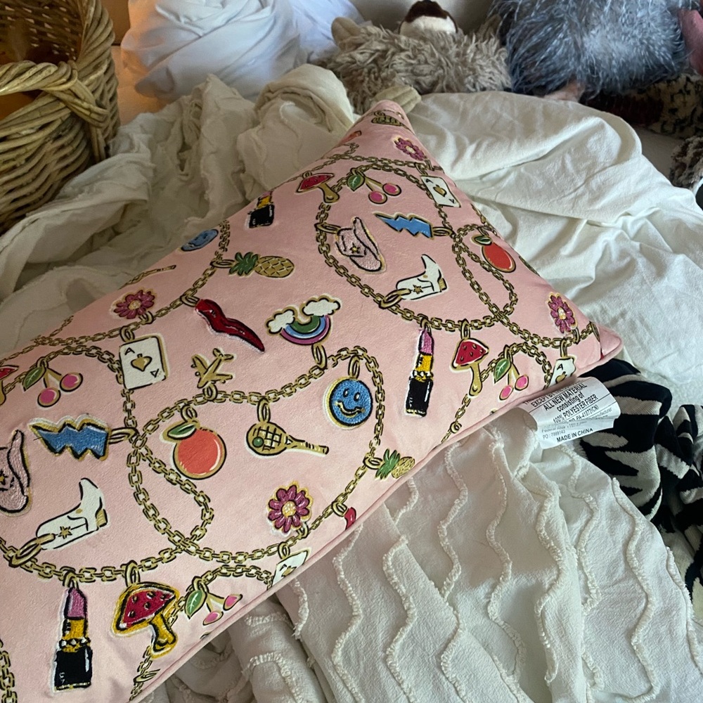 Embroidered throw pillow - Picture 4 of 5